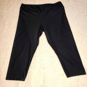 82. EUC ~ Bally Total Fitness ~ Cool Max ~ Capris ~ XL ~ Black ~ Run BIG!